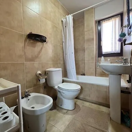 Сasa de vacaciones Adosado 2 Plantas Con Jardin Comillas