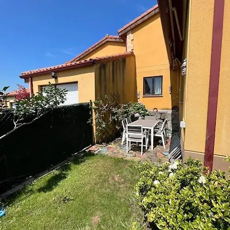 Adosado 2 Plantas Con Jardin Hébergement de vacances